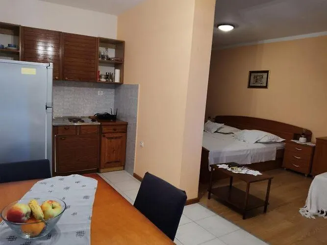 דירה Tina - One Bedroom With Terrace *
