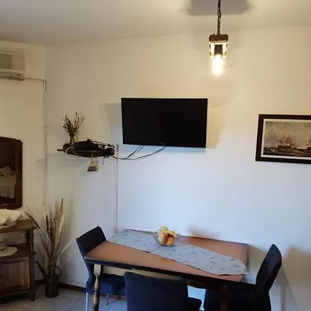 Apartment Tina - One Bedroom With Terrace Smokvica (Korcula)