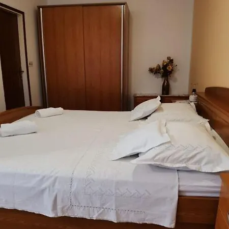 Tina - One Bedroom With Terrace Apartment