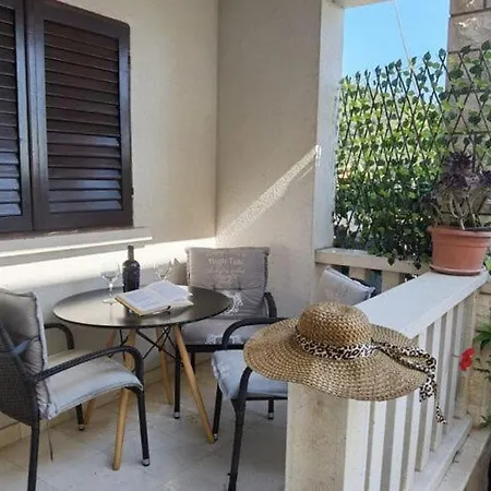 Tina - One Bedroom With Terrace Apartment