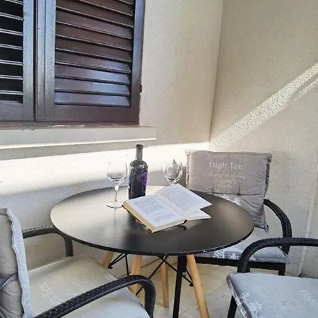 Tina - One Bedroom With Terrace Apartment