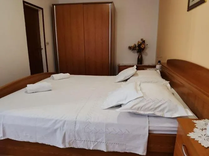 Tina - One Bedroom With Terrace Appartement